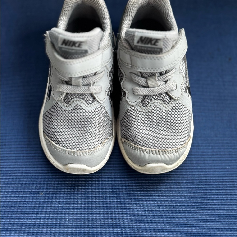 Nike Gray Sneakers with Velcro Straps and Breathable Mesh